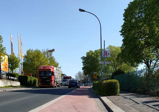 Bis zur Brauhausstraße ist die Zufahrt noch möglich dann wird die Fabrikstraße zur Einbahnstraße aus Richtung Moritzplatz